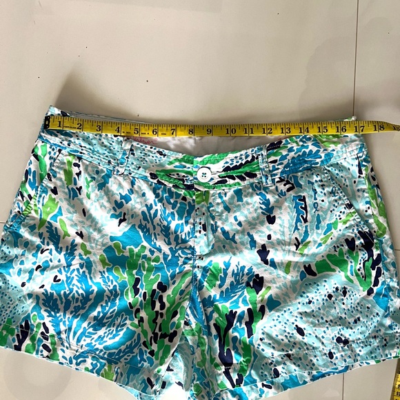 Lilly Pulitzer Blue and Green Patterned Shorts size 12 - Picture 7 of 11